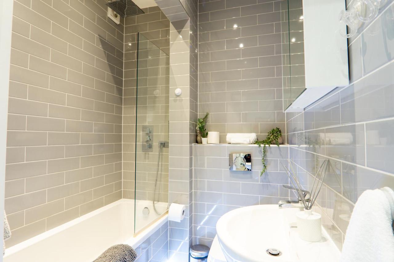 A Beautiful One Bedroom Flat With Garden & Parking 磨坊山 外观 照片